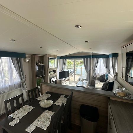 Lakeside Retreat 3 With Hot Tub, Private Fishing Peg Situated At Tattershall Lakes Country Park Zewnętrze zdjęcie
