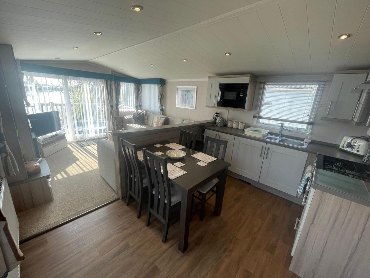 Lakeside Retreat 3 With Hot Tub, Private Fishing Peg Situated At Tattershall Lakes Country Park Zewnętrze zdjęcie