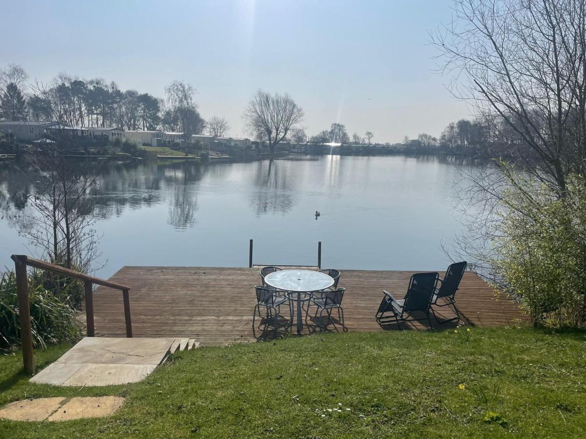 Lakeside Retreat 3 With Hot Tub, Private Fishing Peg Situated At Tattershall Lakes Country Park Zewnętrze zdjęcie