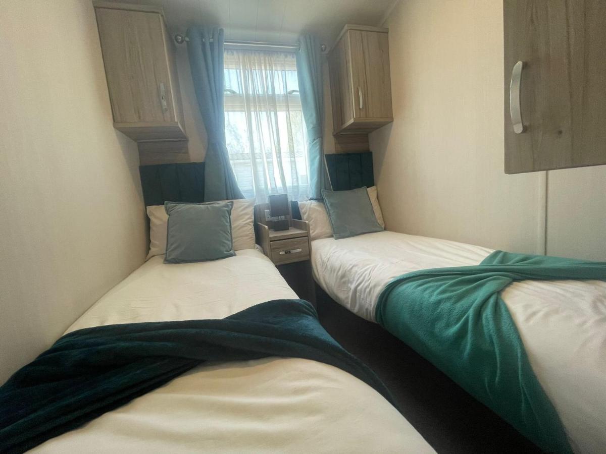 Lakeside Retreat 3 With Hot Tub, Private Fishing Peg Situated At Tattershall Lakes Country Park Zewnętrze zdjęcie