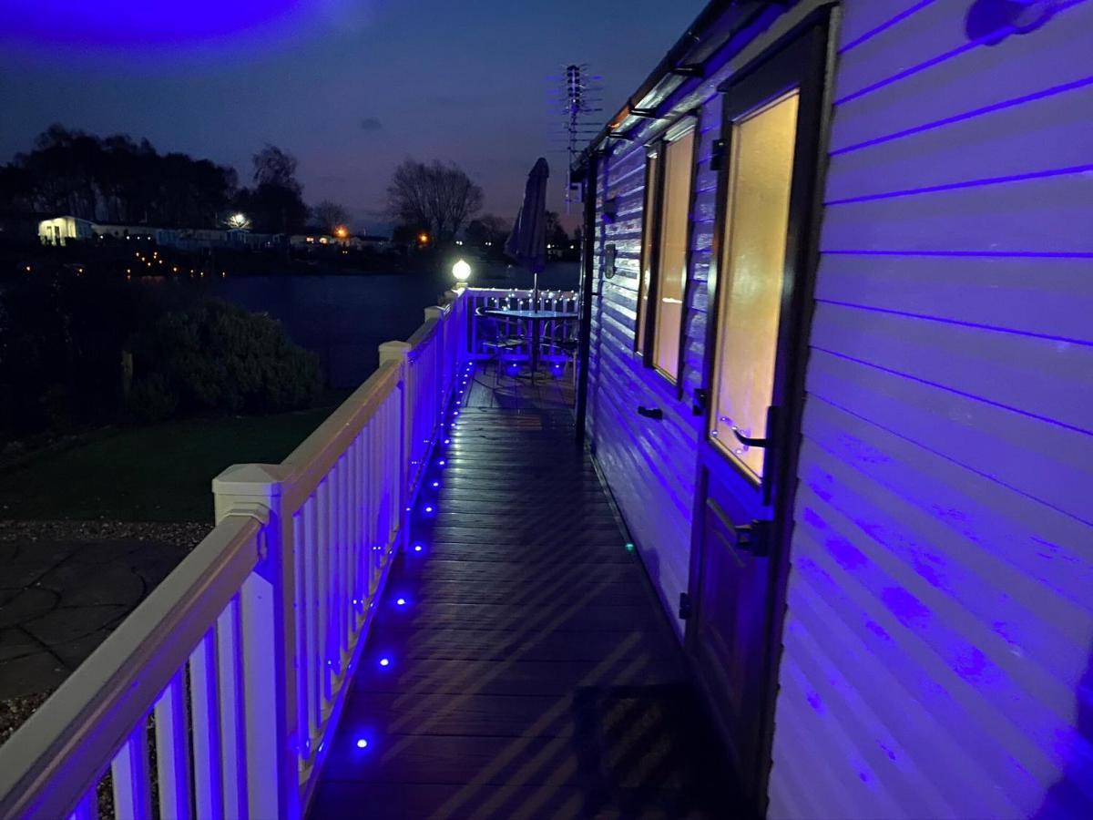 Lakeside Retreat 3 With Hot Tub, Private Fishing Peg Situated At Tattershall Lakes Country Park Zewnętrze zdjęcie