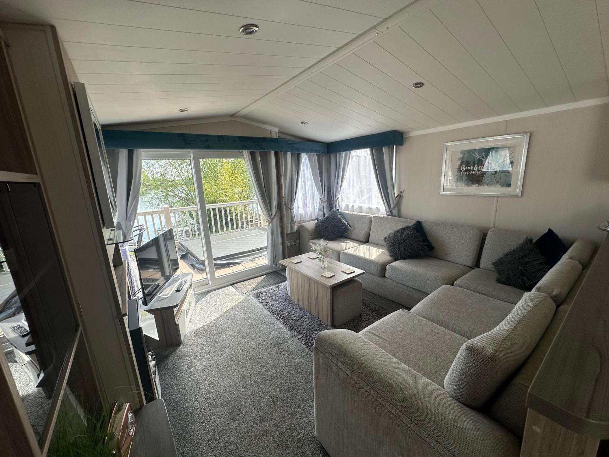 Lakeside Retreat 3 With Hot Tub, Private Fishing Peg Situated At Tattershall Lakes Country Park Zewnętrze zdjęcie